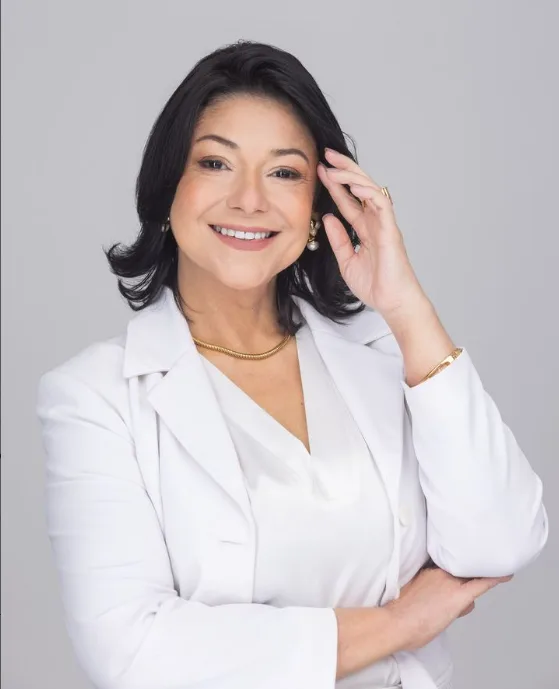 Dra. Hyane Alencar, cirurgiã-dentista especialista em Fortaleza
